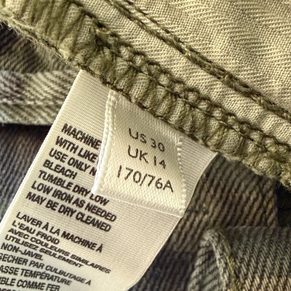 We The Free Free People Camo Distressed Jean Shorts | Size 30 - Picture 8 of 11